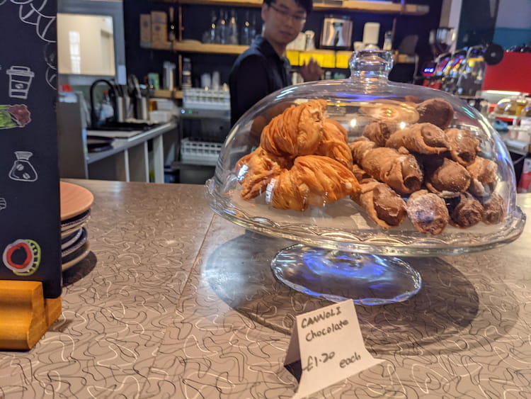 Fine Italian chocolate cannonli cake